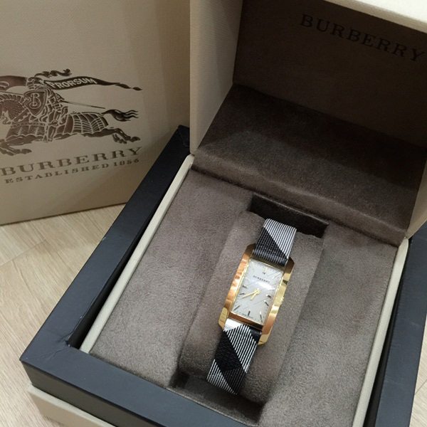 Burberry watch BR06 - Thương hiệu Burberry của nước Anh
