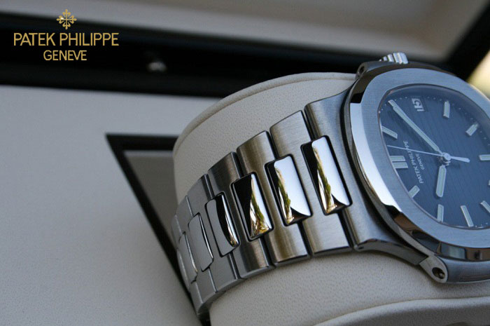 Đồng hồ Patek Philippe chính hãng Patek Philippe 5711/1A-010